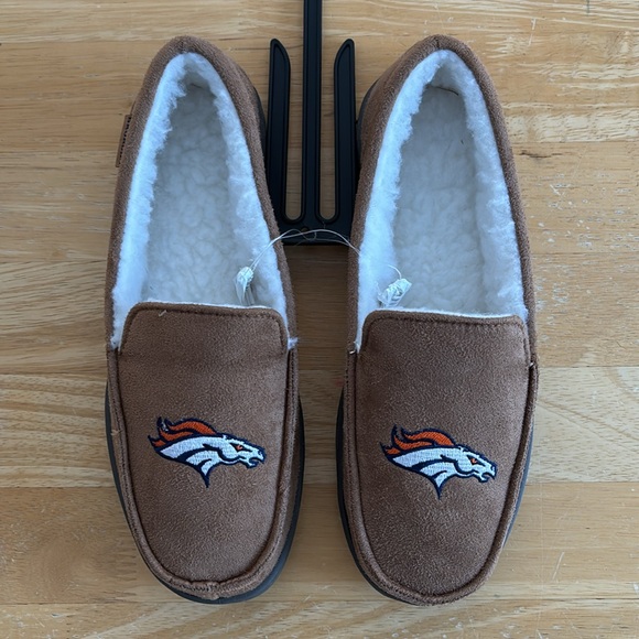 NFL Broncos men’s slippers - Picture 2 of 7
